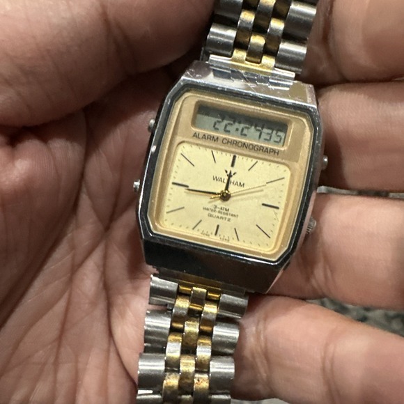 Vintage WALTHAM Alarm Chrono Quartz Analog Digital Works But Analog Need Repair - Picture 6 of 7